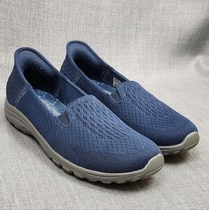 Skechers Slip-on Navy Blue Lightweight Walking Sneakers. 8 Women